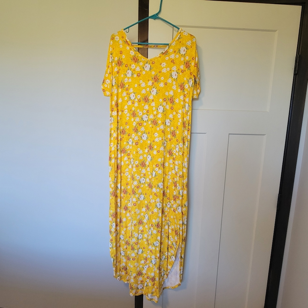 LulaRoe medium yellow Macy with floral detail